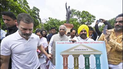 Congress president Mallikarjun Kharge, party MP Rahul Gandhi with suspended AAP MP Sushil Kumar Rinku at Parliament House on August 11 (Sanjeev Verma/HT Photo) Congress president Mallikarjun Kharge, party MP Rahul Gandhi with suspended AAP MP Sushil Kumar Rinku at Parliament House on August 11 (Sanjeev Verma/HT Photo)
