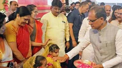 Madhya Pradesh CM Shivraj Singh Chouhan during the inauguration of the Mukhyamantri Ladli Behna Yojna’s fund transfe (Twitter) Madhya Pradesh CM Shivraj Singh Chouhan during the inauguration of the Mukhyamantri Ladli Behna Yojna’s fund transfe (Twitter)
