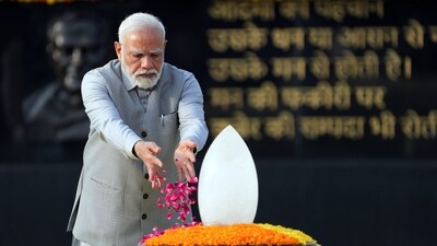 Prime Minister Narendra Modi paid tribute to former PM and veteran BJP leader Atal Bihari Vajpayee on his death anniversary at his memorial Sadaiv Atal in New Delhi on Wednesday. Vajpayee served as the prime minister of India from May 16, 1996 to June 1, 1996, and again from 19 March 1998 to 22 May 2004. (PTI) Prime Minister Narendra Modi paid tribute to former PM and veteran BJP leader Atal Bihari Vajpayee on his death anniversary at his memorial Sadaiv Atal in New Delhi on Wednesday. Vajpayee served as the prime minister of India from May 16, 1996 to June 1, 1996, and again from 19 March 1998 to 22 May 2004. (PTI)