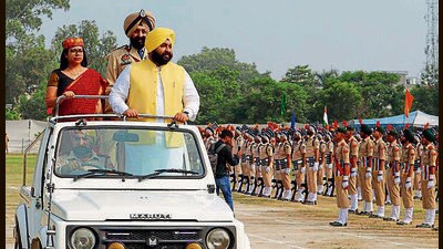 Punjab education minister Harjot Bains inspecting the parade during district-level Independence Day function at SCD Government College, Ludhiana (HT PHOTO) Punjab education minister Harjot Bains inspecting the parade during district-level Independence Day function at SCD Government College, Ludhiana (HT PHOTO)