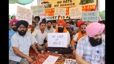 Tricity drivers during the protest at rally ground in Sector 25, Chandigarh. (HT Photo)
