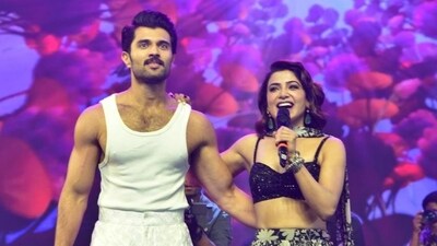Vijay Deverakonda had worn a white sherwani along with matching pyjamas but removed the sherwani for the dance act. Kushi marks their reunion after the 2018 film Mahanati. Vijay Deverakonda had worn a white sherwani along with matching pyjamas but removed the sherwani for the dance act. Kushi marks their reunion after the 2018 film Mahanati.