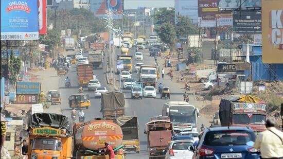 Traffic snarls in Wagholi. (HT FILE PHOTO)