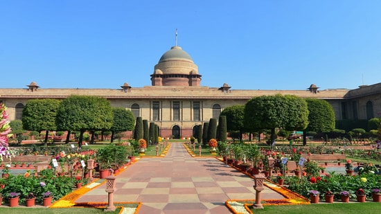 Encompassing a sprawling 15 acres, Amrit Udyan is often described, as the “soul of the Rashtrapati Bhavan”. (source: Rashtrapati Bhavan official site)