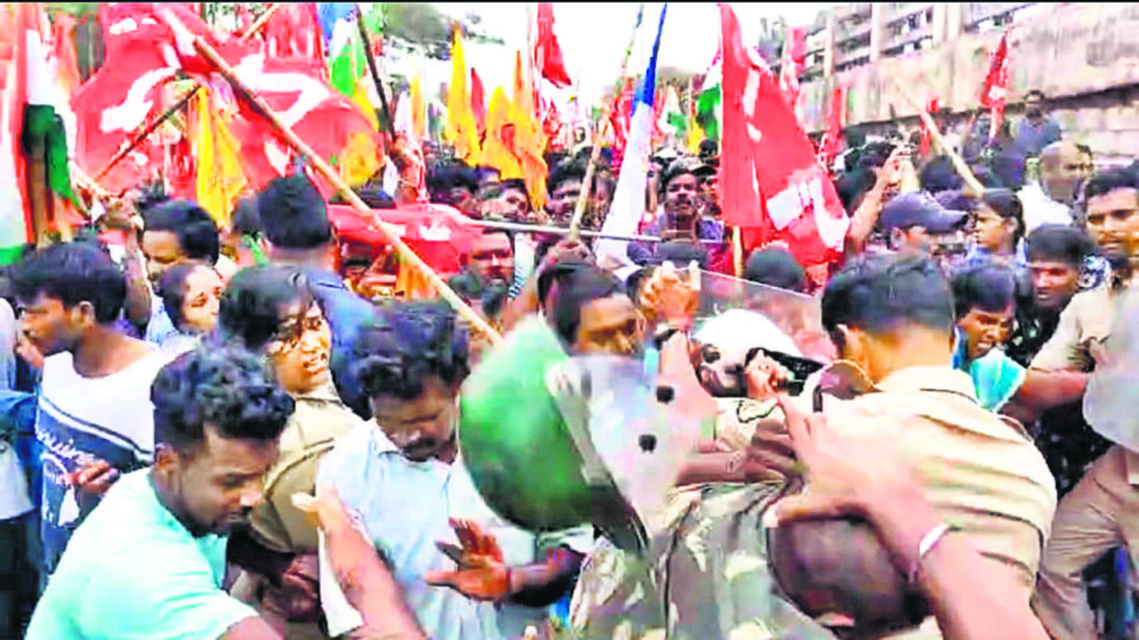 Ten cops, many workers hurt in clashes at port in Visakhapatnam - Vimarsana News