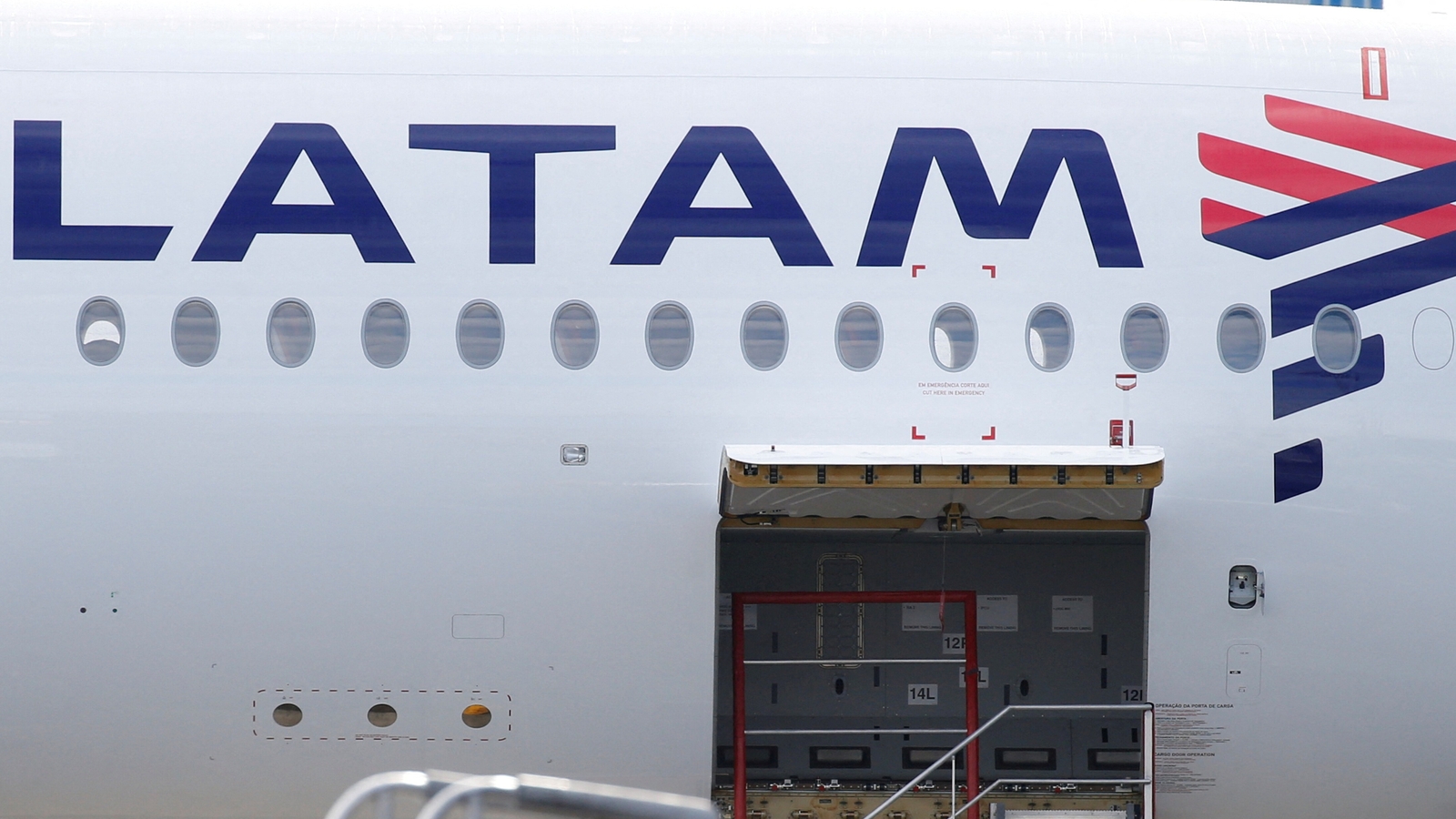 Pilot of Miami to Chile flight dies 3 hours after takeoff, here's what happened | World News - Vimarsana News