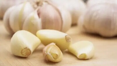 Garlic being a vasodilator, helps in dilating the blood vessels and lowering blood pressure. (Unsplash) Garlic being a vasodilator, helps in dilating the blood vessels and lowering blood pressure. (Unsplash)