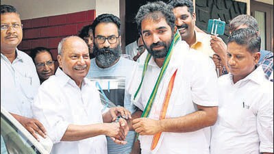 Chandy Oommen, the son of the deceased former CM Oommen Chandy, is contesting bypoll as the Congress candidate in Puthuppally which was represented by his father for 53 years. (ANI) Chandy Oommen, the son of the deceased former CM Oommen Chandy, is contesting bypoll as the Congress candidate in Puthuppally which was represented by his father for 53 years. (ANI)