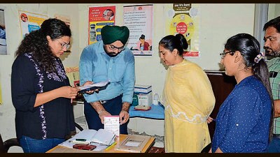 Kayakalp team members during the inspection at civil hospital in Ludhiana. (HT PHOTO)