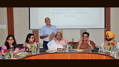Members of Vidhan Sabha committee of local bodies addressing the media persons at Mini Secretariat in Ludhiana. (HT PHOTO) Members of Vidhan Sabha committee of local bodies addressing the media persons at Mini Secretariat in Ludhiana. (HT PHOTO)
