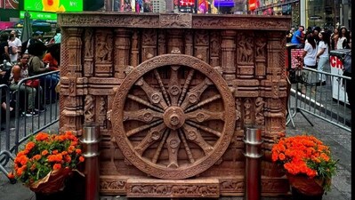 Made of sandstone, the piece weighs about 1,750KG (Appx. 4000 pounds) with dimensions of 8ft*6ft*7ft.