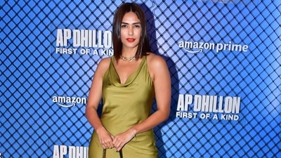 Mrunal Thakur sizzled in an olive green dress at the screening of AP Dhillon: First of a Kind. She was recently seen in Made In Heaven season 2 and Lust Stories 2. Mrunal Thakur sizzled in an olive green dress at the screening of AP Dhillon: First of a Kind. She was recently seen in Made In Heaven season 2 and Lust Stories 2.