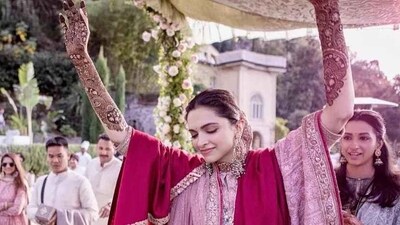 To add to the list of heavy mehendi designs, last but not least we have the stunning Deepika Padukone. The actress got decked up in heavy henna for her wedding featuring lots of elaborate arrangements of floral motifs and intricate traditional patterns and symbols. (Instagram ) To add to the list of heavy mehendi designs, last but not least we have the stunning Deepika Padukone. The actress got decked up in heavy henna for her wedding featuring lots of elaborate arrangements of floral motifs and intricate traditional patterns and symbols. (Instagram )