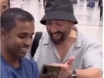 Sunny Deol reacted angrily in a recent airport video. Sunny Deol reacted angrily in a recent airport video.