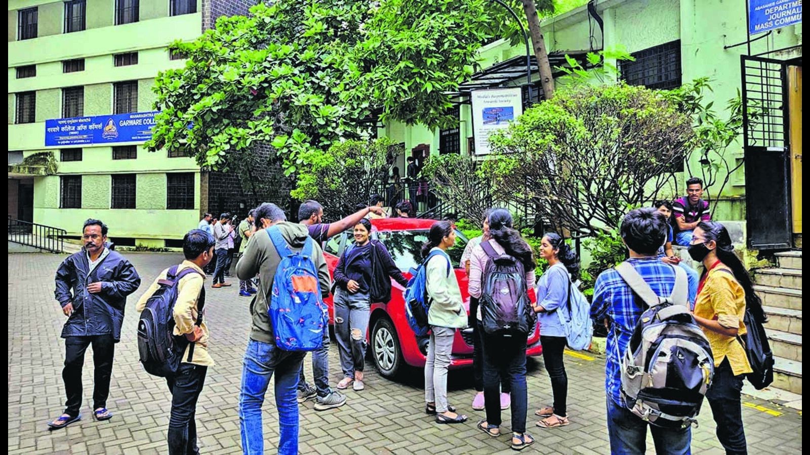 SPPU sees drop in regular degree admissions - Vimarsana News