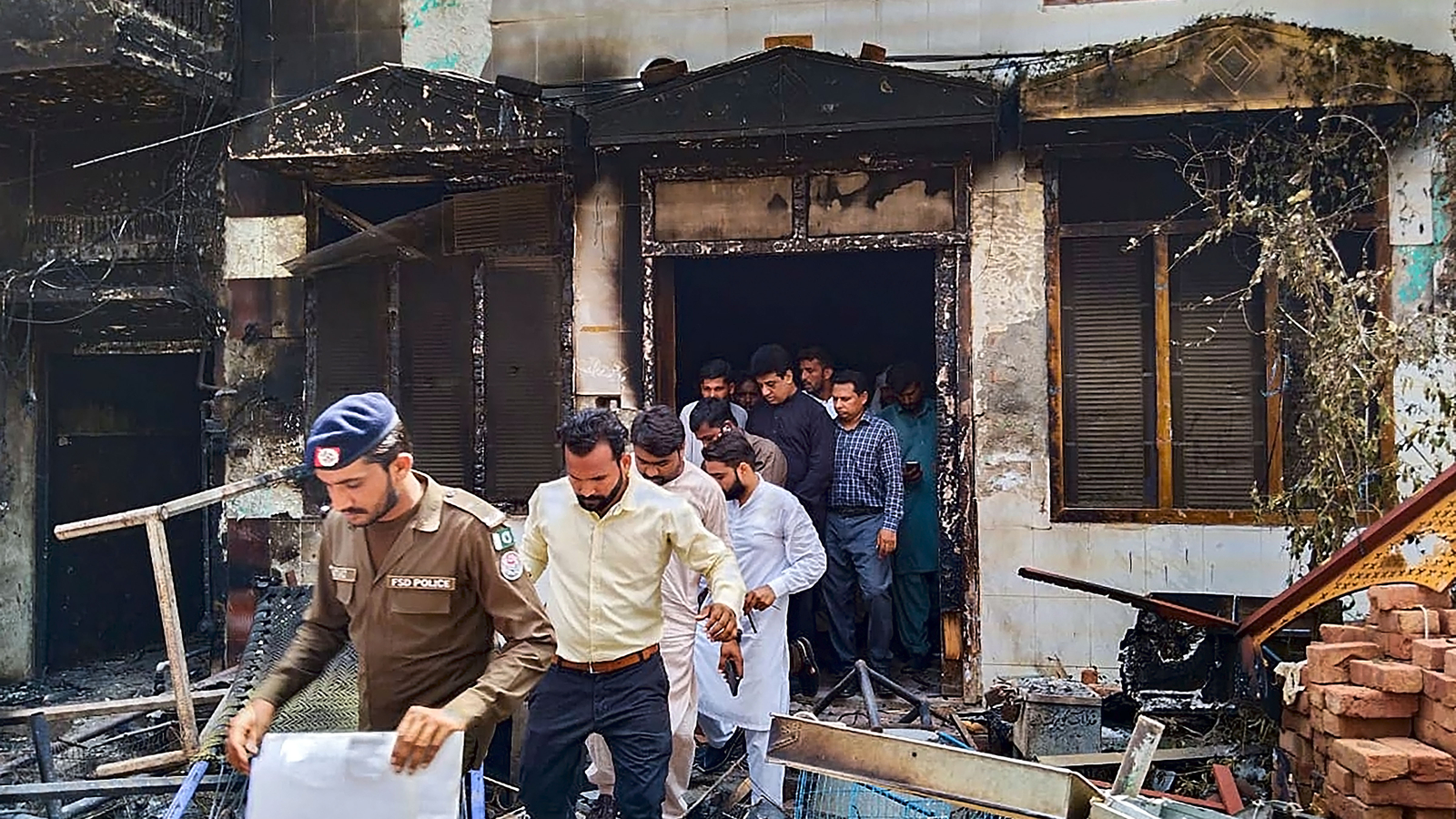 87 Christian homes, 19 churches damaged in blasphemy riot: Pakistan police - Vimarsana News