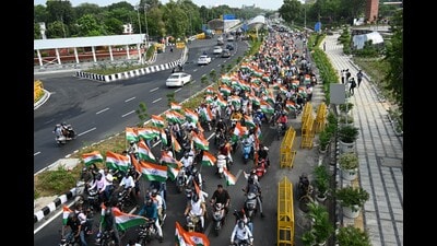 A tiranga rally in India. “More of a social history, Joya Chatterji’s Shadows at Noon also discusses art, theatre, cinema, sports, cuisines, family, household affairs, domestic help and their anxieties and vulnerabilities and slum-dwellers too.” (Vipin Kumar/HT Photo)