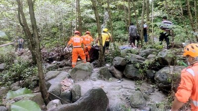 Uttarakhand SDRF and NDRF conduct a search operation following a landslide due to rains at Gaurikund in Rudraprayag. (ANI Photo) Uttarakhand SDRF and NDRF conduct a search operation following a landslide due to rains at Gaurikund in Rudraprayag. (ANI Photo)