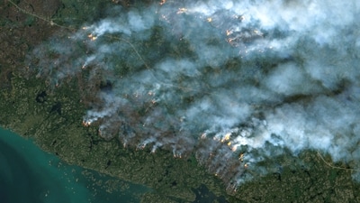 FILE PHOTO: A satellite image shows wildfires burning near Yellowknife, Northwest Territories, Canada August 16, 2023. Maxar Technologies/Handout via REUTERS/File Photo (via REUTERS)