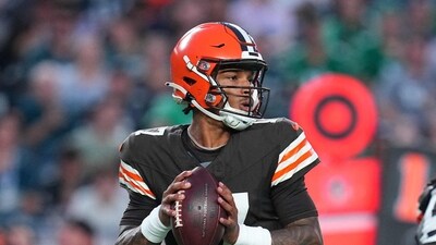 Dorian Thompson-Robinson #17 of the Cleveland Browns looks to pass the ball against the Philadelphia Eagles. (Getty Images via AFP) Dorian Thompson-Robinson #17 of the Cleveland Browns looks to pass the ball against the Philadelphia Eagles. (Getty Images via AFP)