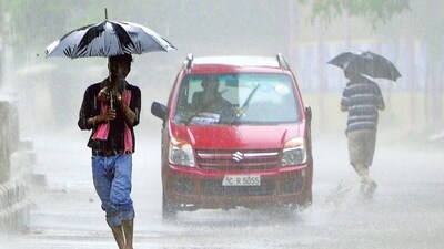 People walk amid heavy rainfall. (MINT_PRINT) People walk amid heavy rainfall. (MINT_PRINT)