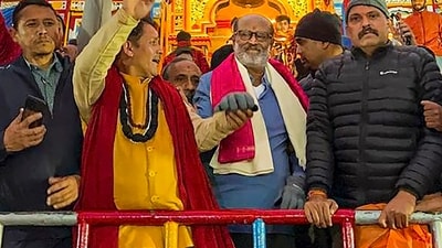 Rajinikanth poses outside the Badrinath temple in Uttarakhand after offering prayers while being surrounded by several priests and fans. He received a warm welcome by the Badrinath-Kedarnath Temple Committee officials. (PTI) Rajinikanth poses outside the Badrinath temple in Uttarakhand after offering prayers while being surrounded by several priests and fans. He received a warm welcome by the Badrinath-Kedarnath Temple Committee officials. (PTI)