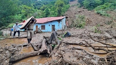 Vikram Singh, an operator at the state’s emergency operation center, said on Thursday that 72 deaths occurred over the previous five days from the rains that struck over the weekend and that rescue work was ongoing. (AFP) Vikram Singh, an operator at the state’s emergency operation center, said on Thursday that 72 deaths occurred over the previous five days from the rains that struck over the weekend and that rescue work was ongoing. (AFP)