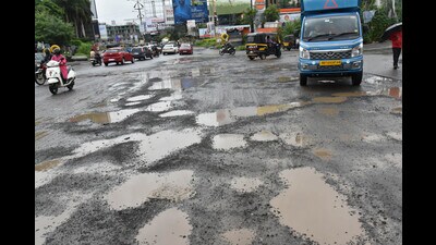 The PIL points out that the PMC had even formed an advisory committee in 2013 for technical guidance for road design. (HT PHOTO) The PIL points out that the PMC had even formed an advisory committee in 2013 for technical guidance for road design. (HT PHOTO)