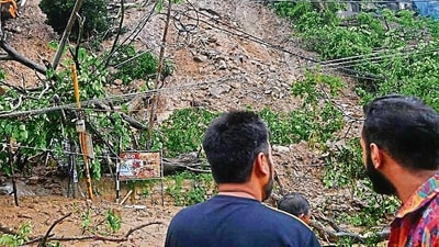 The weather department has put the state on high alert and expects the downpours to continue over the next few days. (HT Photo/Deepak Sansta) The weather department has put the state on high alert and expects the downpours to continue over the next few days. (HT Photo/Deepak Sansta)