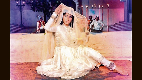 Meena Kumari in Pakeezah (1972). Rekhabai saw herself as a tragedienne like the actress Meena Kumari. (HT Archives)
