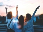 Sometimes we may face difficulties in making new friends. In fact, even when we make friends, we face challenges in keeping the friendship intact. This can make us feel lonely and sad. Therapist Israa Nasir explained this and shared a few tips on how to make and keep friends. "To overcome the challenge of trying to make new friends, try the following strategies," Israa wrote.