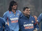 Ishant Sharma (L) with MS Dhoni during the 2012-13 series vs Pakistan