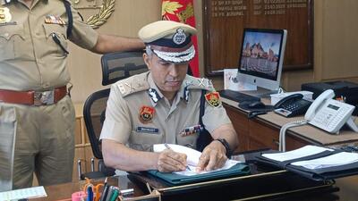 Resolve plaints in transparent & time-bound manner: Haryana DGP Shatrujeet Kapur to cops Resolve plaints in transparent & time-bound manner: Haryana DGP Shatrujeet Kapur to cops