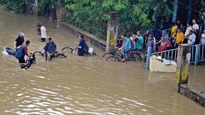A waterlogged stretch of the NH-48 in Gurugram on Saturday. (Parveen Kumar/HT Photo) A waterlogged stretch of the NH-48 in Gurugram on Saturday. (Parveen Kumar/HT Photo)