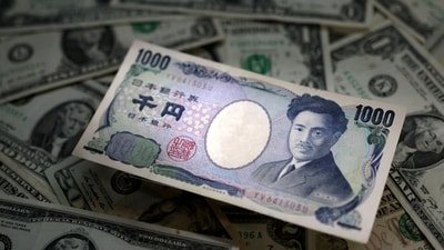 The government’s advisory panel had recommended an increase of 41 yen to 1,002 yen for this fiscal year. (REUTERS)