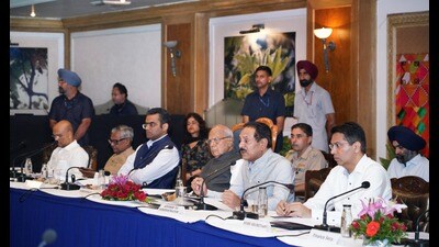 Punjab governor and Chandigarh administrator Banwarilal Purohit issued the directive during the Administrator’s Advisory Council Meeting held at Hotel Mountview on Friday. (HT Photo) Punjab governor and Chandigarh administrator Banwarilal Purohit issued the directive during the Administrator’s Advisory Council Meeting held at Hotel Mountview on Friday. (HT Photo)