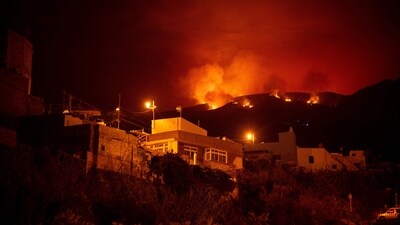 5,000 hectares (12,000 acres) were affected with a perimeter of 50 km (30 miles), and 7,000 people were evacuated or confined to their homes, Regional leader Fernando Clavijo said late on August 18. (AFP) 5,000 hectares (12,000 acres) were affected with a perimeter of 50 km (30 miles), and 7,000 people were evacuated or confined to their homes, Regional leader Fernando Clavijo said late on August 18. (AFP)