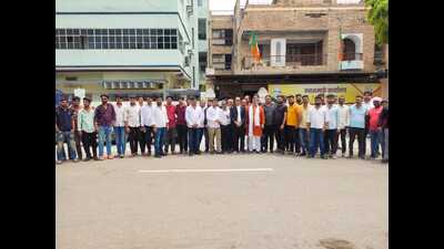 The delegation members in Varanasi on Saturday (HT Photo) The delegation members in Varanasi on Saturday (HT Photo)