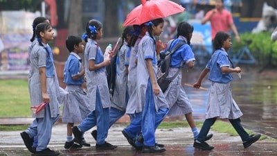 According to Central Pollution Control Board data, the Air Quality Index (AQI) stood in the 'moderate' category with a reading of 151 at 8 am. (HT Photo/Vipin Kumar) According to Central Pollution Control Board data, the Air Quality Index (AQI) stood in the 'moderate' category with a reading of 151 at 8 am. (HT Photo/Vipin Kumar)
