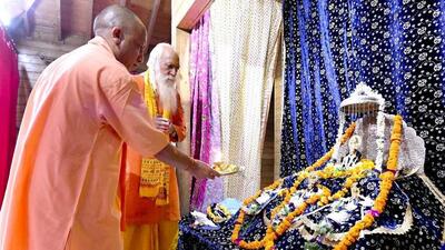 Yogi Adityanath visits Ram Janmbhoomi in Ayodhya (HT Photo)