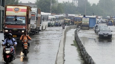 Commuters wading through traffic jam after rain at National Highway-48 near Narsinghpur village, in Gurugram. (Photo by Parveen Kumar/Hindustan Times) Commuters wading through traffic jam after rain at National Highway-48 near Narsinghpur village, in Gurugram. (Photo by Parveen Kumar/Hindustan Times)