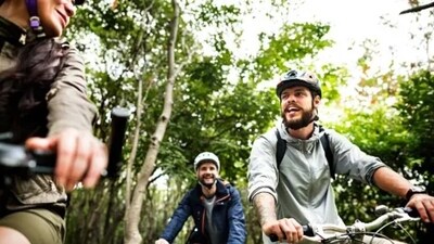 Joining groups or clubs to perform activities together with people can be a great way to meet new people and make new friends. (Unsplash) Joining groups or clubs to perform activities together with people can be a great way to meet new people and make new friends. (Unsplash)