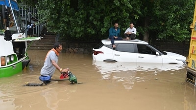 Visuals from National Highway-48 showed people struggling to wade through flooded roads. (Photo by Parveen Kumar/Hindustan Times) Visuals from National Highway-48 showed people struggling to wade through flooded roads. (Photo by Parveen Kumar/Hindustan Times)