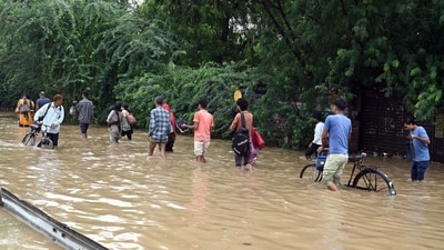 People walking to work on a flooded road in Gurugram on Saturday after heavy rain. (Photo by Parveen Kumar/Hindustan Times) People walking to work on a flooded road in Gurugram on Saturday after heavy rain. (Photo by Parveen Kumar/Hindustan Times)
