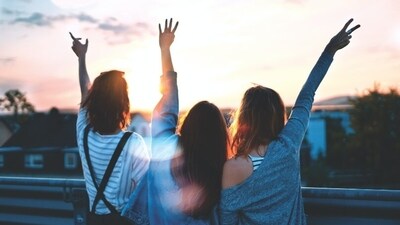 Sometimes we may face difficulties in making new friends. In fact, even when we make friends, we face challenges in keeping the friendship intact. This can make us feel lonely and sad. Therapist Israa Nasir explained this and shared a few tips on how to make and keep friends. "To overcome the challenge of trying to make new friends, try the following strategies," Israa wrote. (Unsplash) Sometimes we may face difficulties in making new friends. In fact, even when we make friends, we face challenges in keeping the friendship intact. This can make us feel lonely and sad. Therapist Israa Nasir explained this and shared a few tips on how to make and keep friends. "To overcome the challenge of trying to make new friends, try the following strategies," Israa wrote. (Unsplash)
