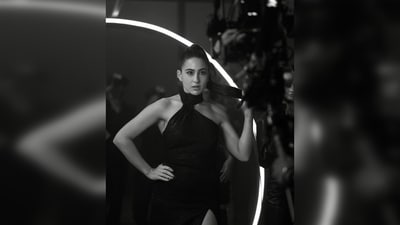 Keeping her look subtle yet glamorous, Sara Ali Khan accessorised her gown with multiple contemporary earrings and rings. (Instagram/@saraalikhan95) Keeping her look subtle yet glamorous, Sara Ali Khan accessorised her gown with multiple contemporary earrings and rings. (Instagram/@saraalikhan95)