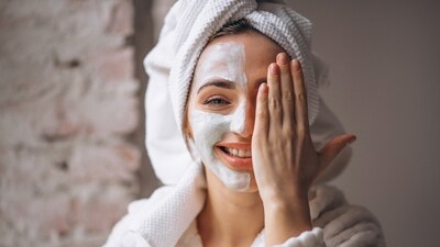 DIY face masks infused with natural ingredients can help you achieve an effortless glow, perfectly aligned with the spirit of Hariyali Teej. (Freepik ) DIY face masks infused with natural ingredients can help you achieve an effortless glow, perfectly aligned with the spirit of Hariyali Teej. (Freepik )