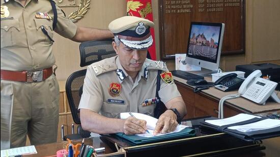 Resolve plaints in transparent & time-bound manner: Haryana DGP Shatrujeet Kapur to cops