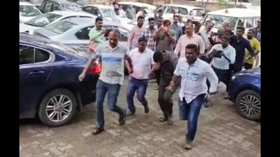 Dhananjay alleged that Nikalje had threatened him, his family and Nandkumar several times. “We tried to file a police case against him, but the police didn’t register our complaint, as Nikalje is a don in our area,” he said. “MLA Ranjit Naik Nimbalkar fully supported Nikalje in his act of threatening us.” According to the Thane police, Nikalje has obtained pre-arrest bail up to August 28. Apart from him and those arrested, the others are not traceable. (HT PHOTO)
