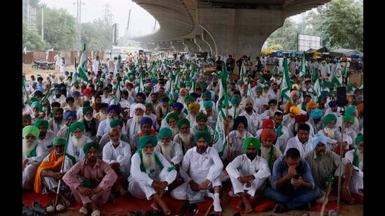 Farmer unions staging a protest outside office of commissioner of police in Ludhiana on Saturday. (Manish/HT)